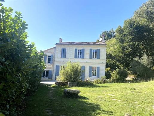 For sale Libourne: Charming house of character nestled in a green setting