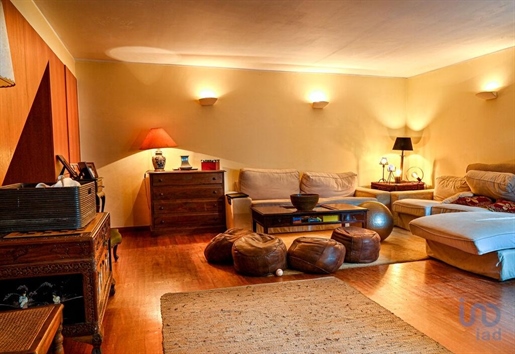 Home / Villa with 5 Rooms in Porto with 302,00 m²