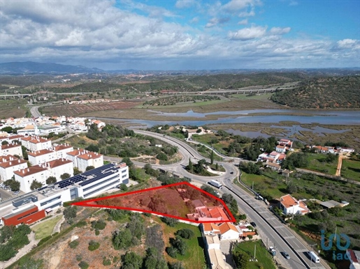 Home / Villa with 7 Rooms in Faro with 200,00 m²