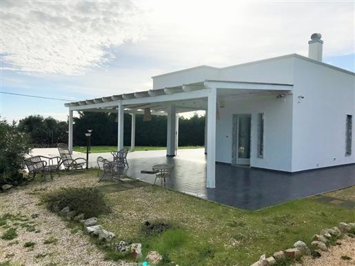 Villa zu verkaufen in Ostuni mit Schwimmbad