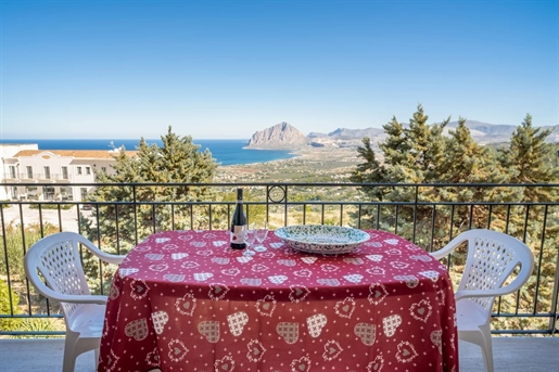 Villa with land and stunning sea view - Sicily