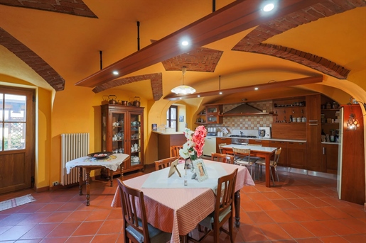 Country house renovated as B&B - Clavesana, Langhe
