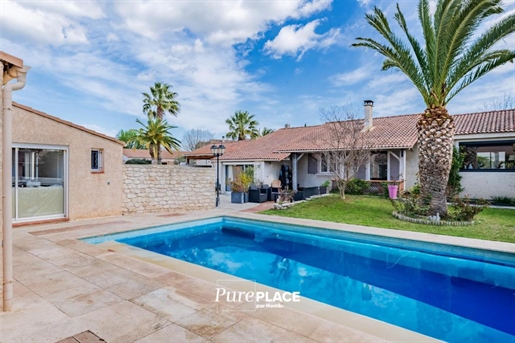Magnificent villa with garden, swimming pool and its two independent studios