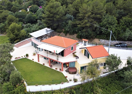 Villa Nuova Costruzione Ad Alassio