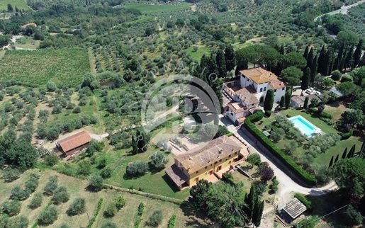 Prestigiosa villa del Xv secolo sulle colline di Firenze