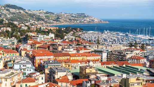 Villa Mit Nebengebäuden Und Meerblick In Sanremo