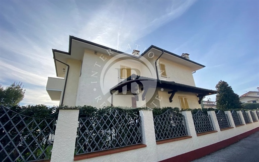 Detached Villa In Vittoria Apuana In Forte Dei Marmi