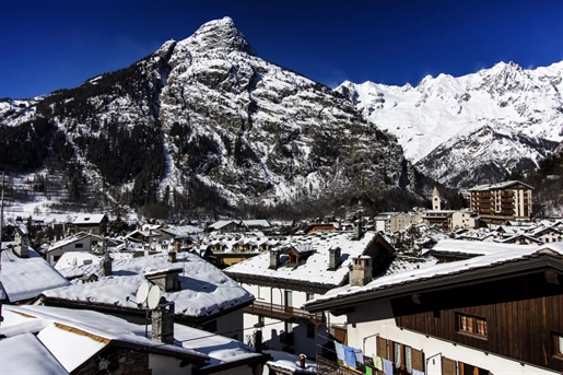 Beautiful Chalet In Courmayeur Town Center