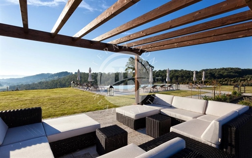 Residenza nelle Colline Senesi con Terreno e Piscina