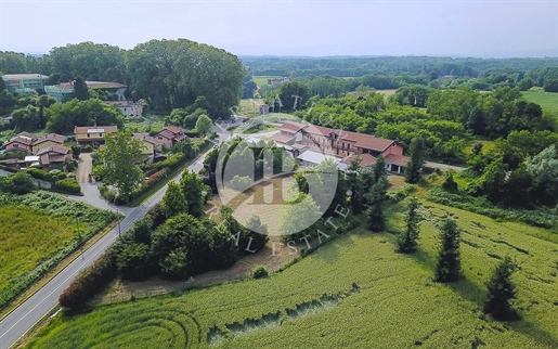 Magnificent Villa Between Mountains And Lakes In Agrate Conturbia (Novara)