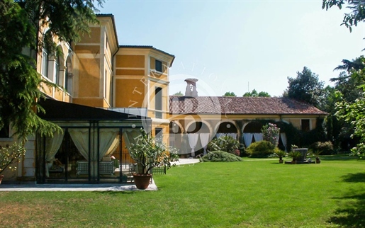 Historical Villa With Park Near Bassano Del Grappa