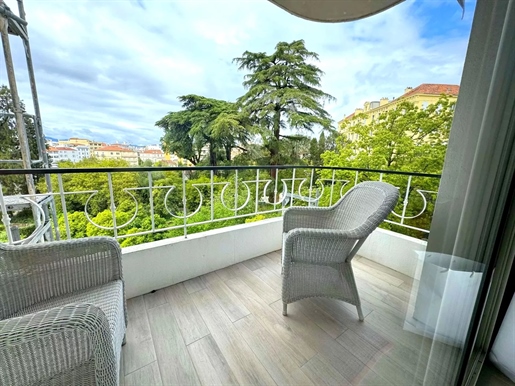 Cannes 4 Room Apartment For Sale Near Beaches