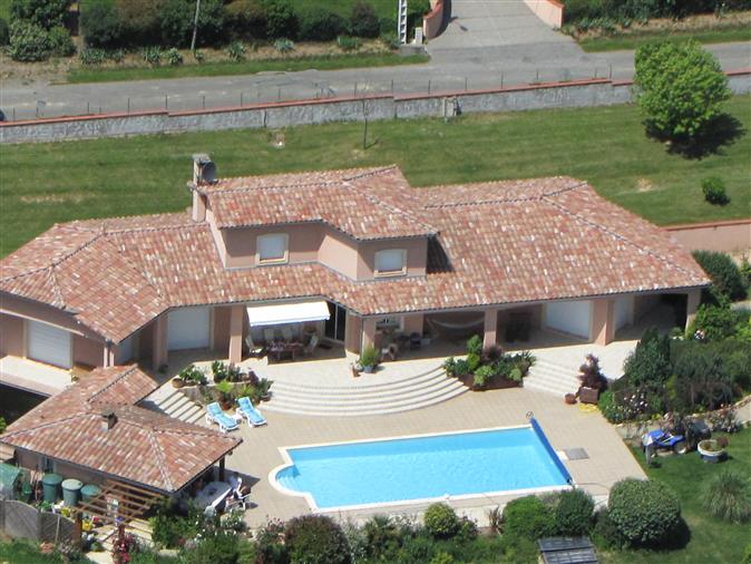Luxus-Villa mit herrlichem Blick auf die Pyrenäen