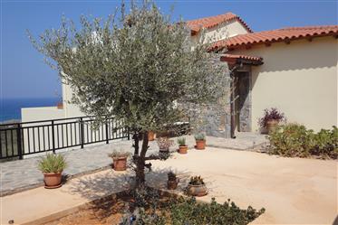 Villa med privat swimmingpool för försäljning i Kreta