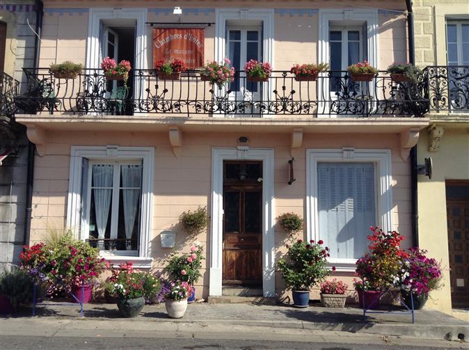 Smukke Maison de Maitre med udsigt over floden Aude