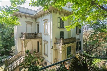 Historical villa in the heart of the Campo dei Fiori park