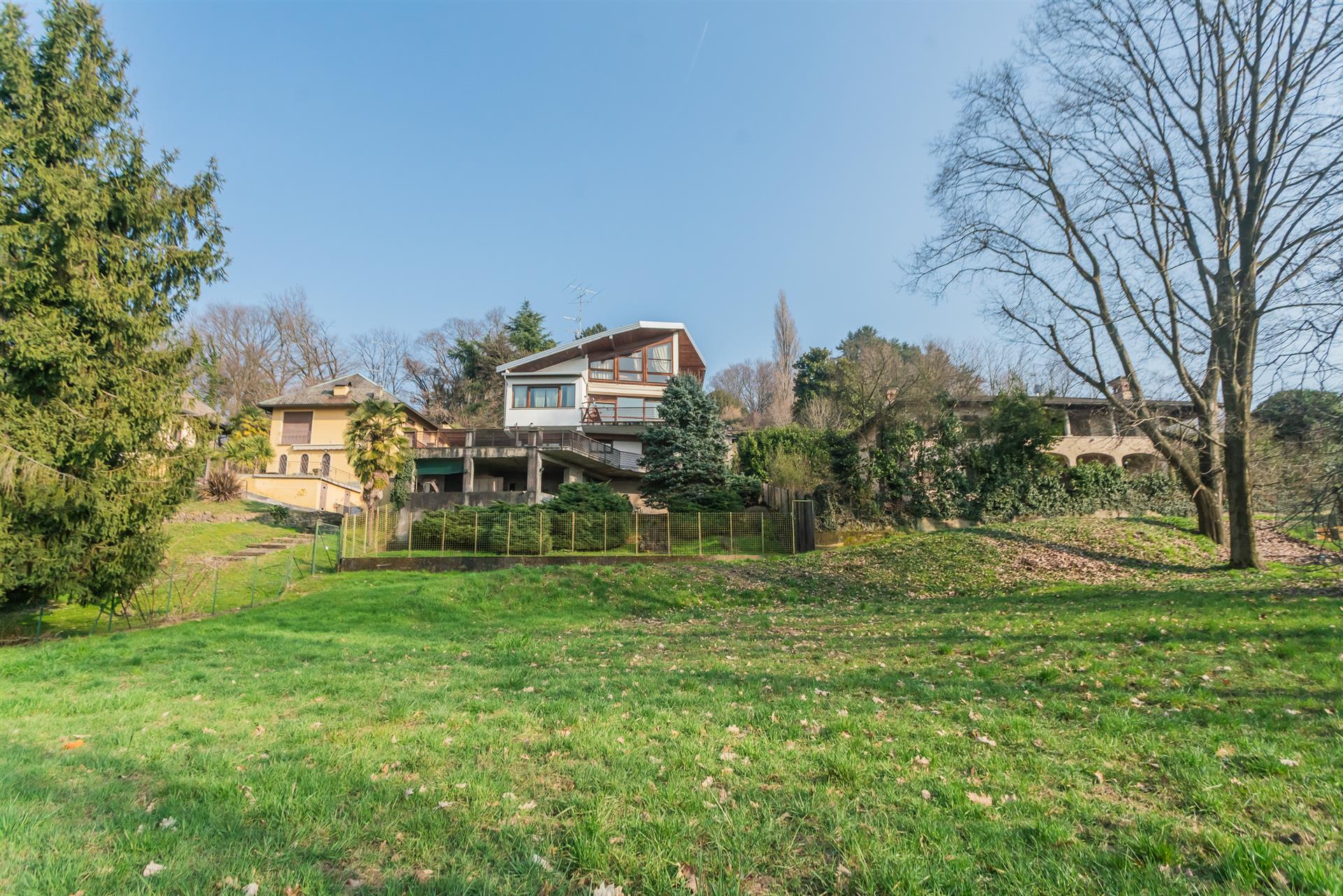 Villa mit Panoramablick in strategischer Lage