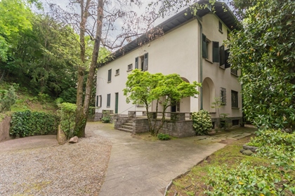 Villa in Via Frattini Va