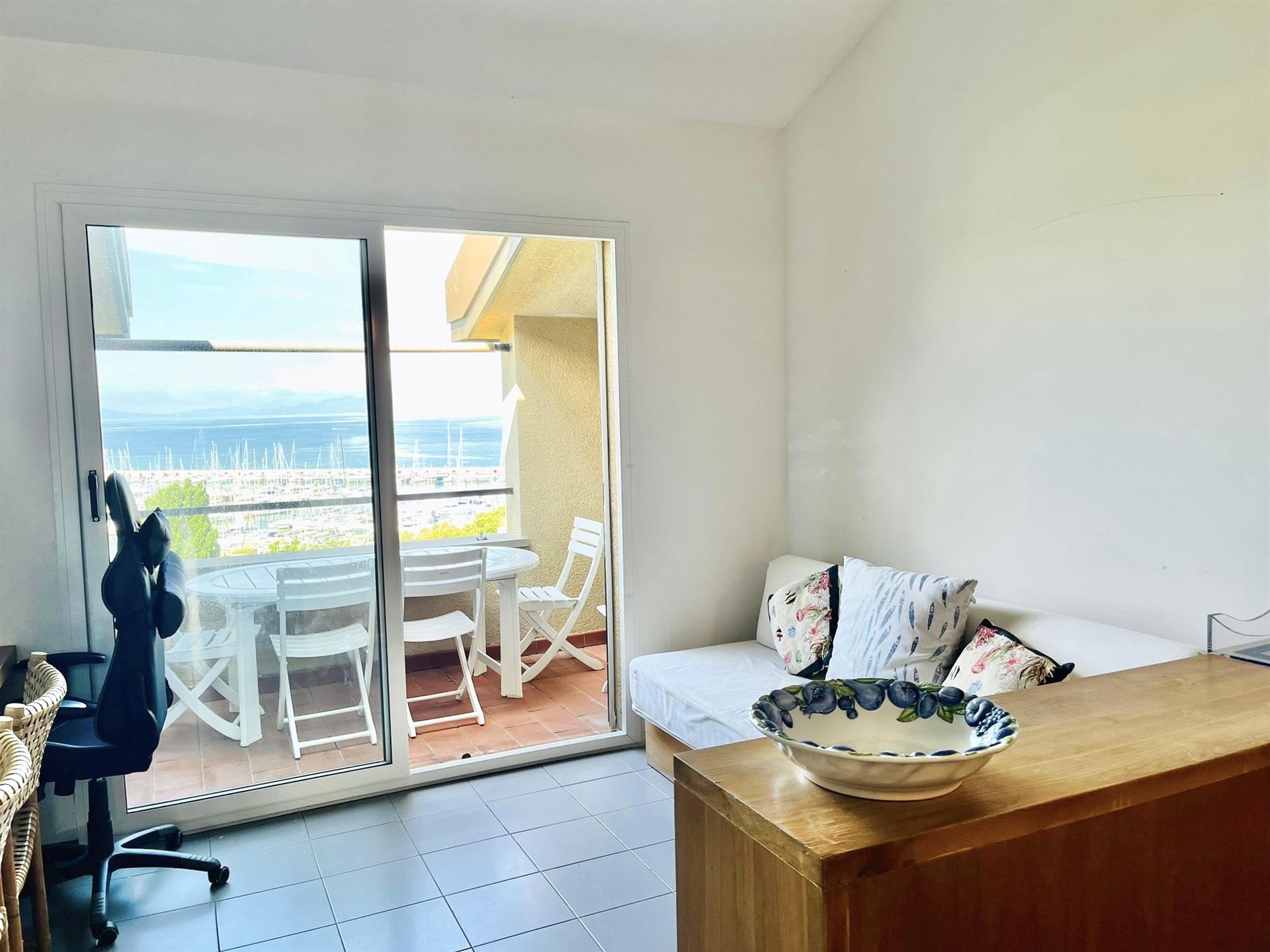 Nowoczesny apartament z przepięknym widokiem na morze w Punta Ala