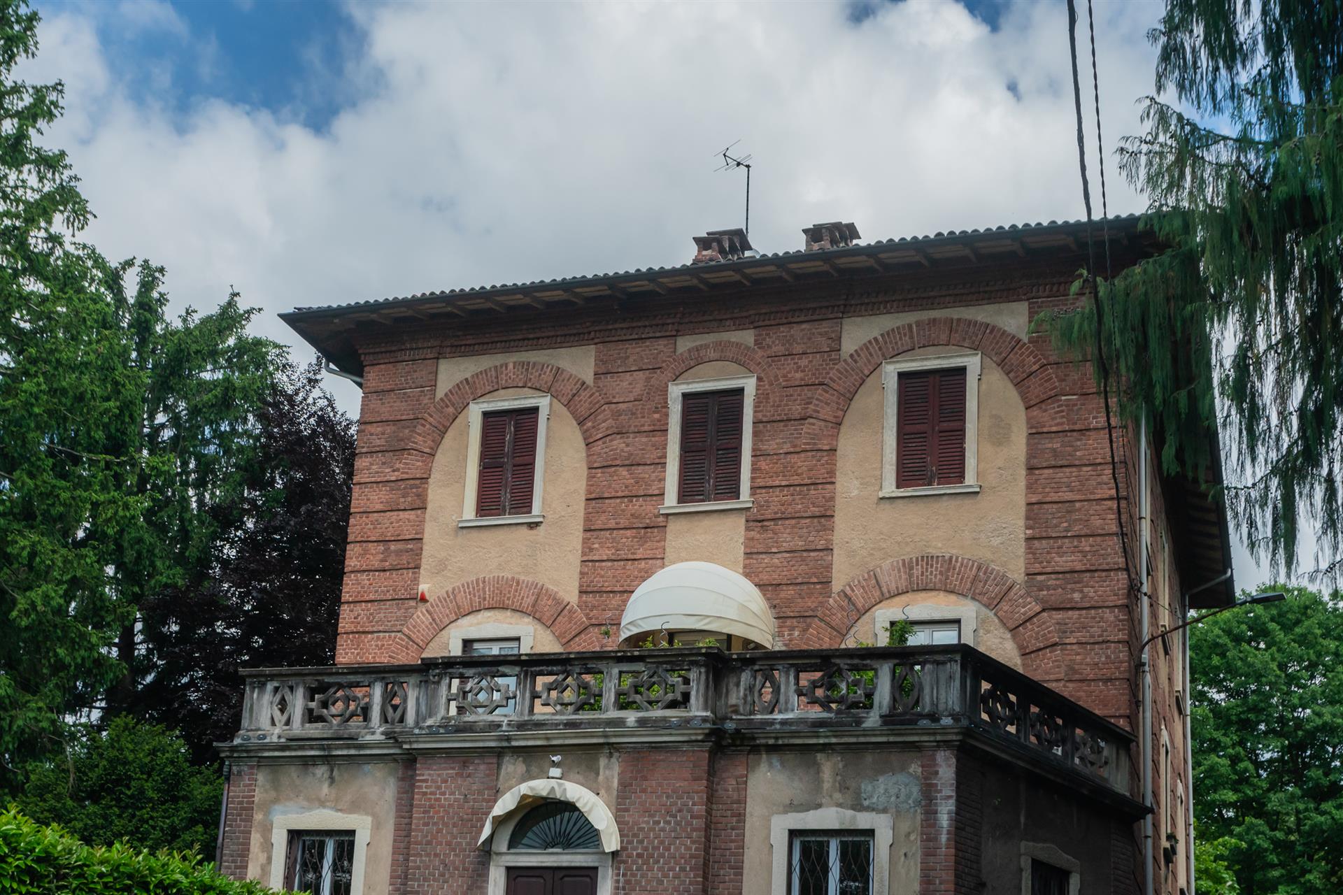 Apartment to be restored in a historic villa