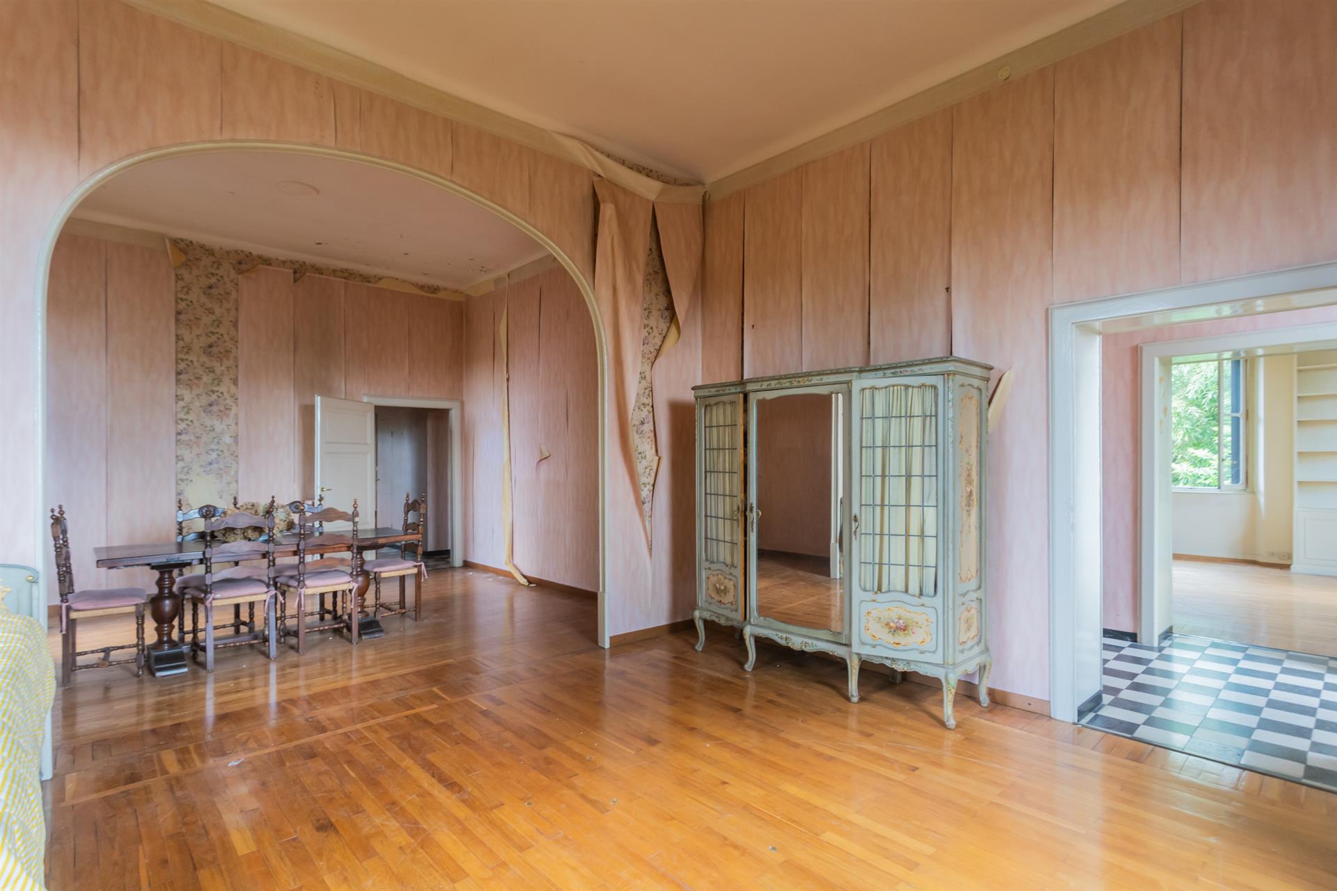 Apartment to be restored in a historic villa
