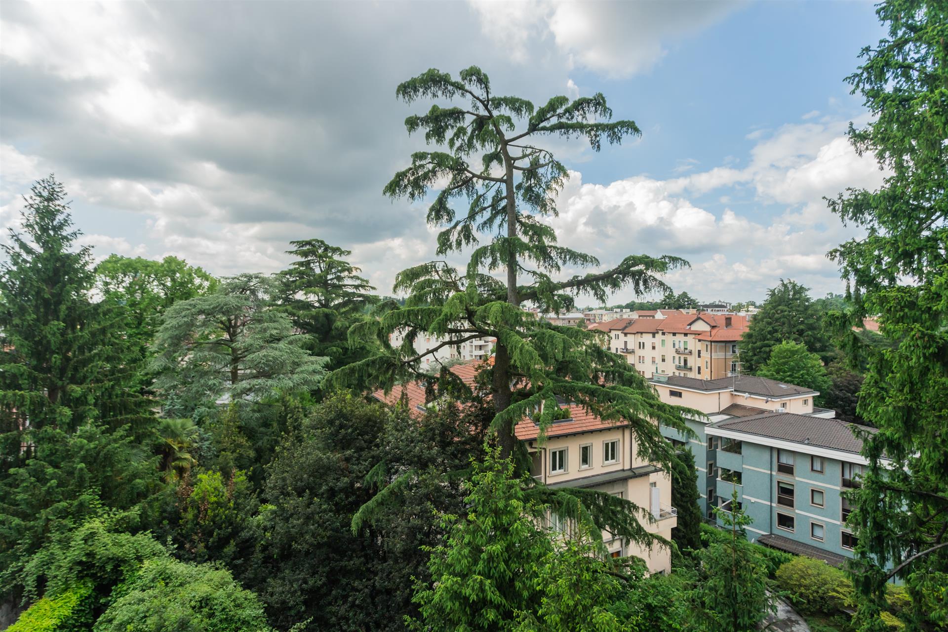 Apartment to be restored in a historic villa