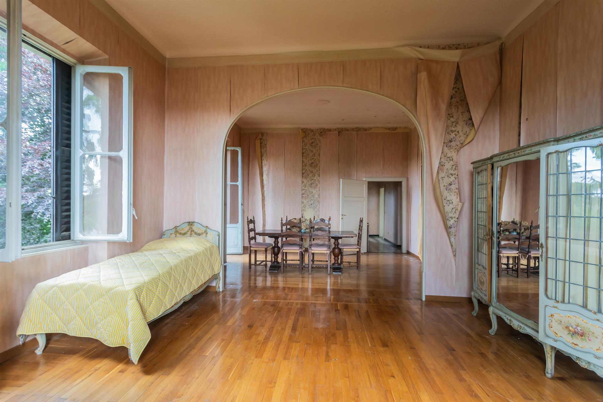 Apartment to be restored in a historic villa