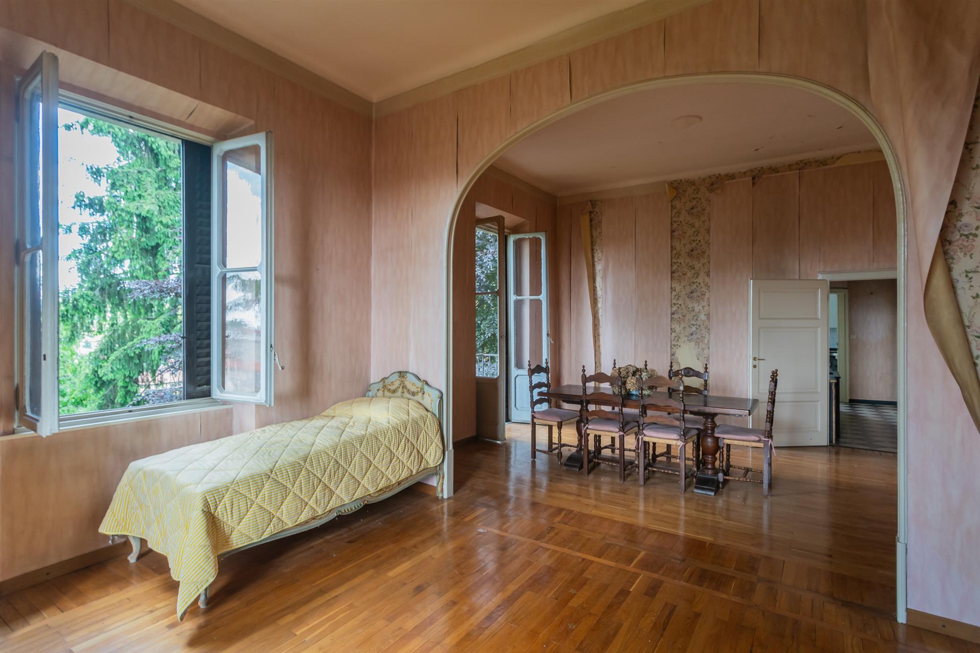 Apartment to be restored in a historic villa