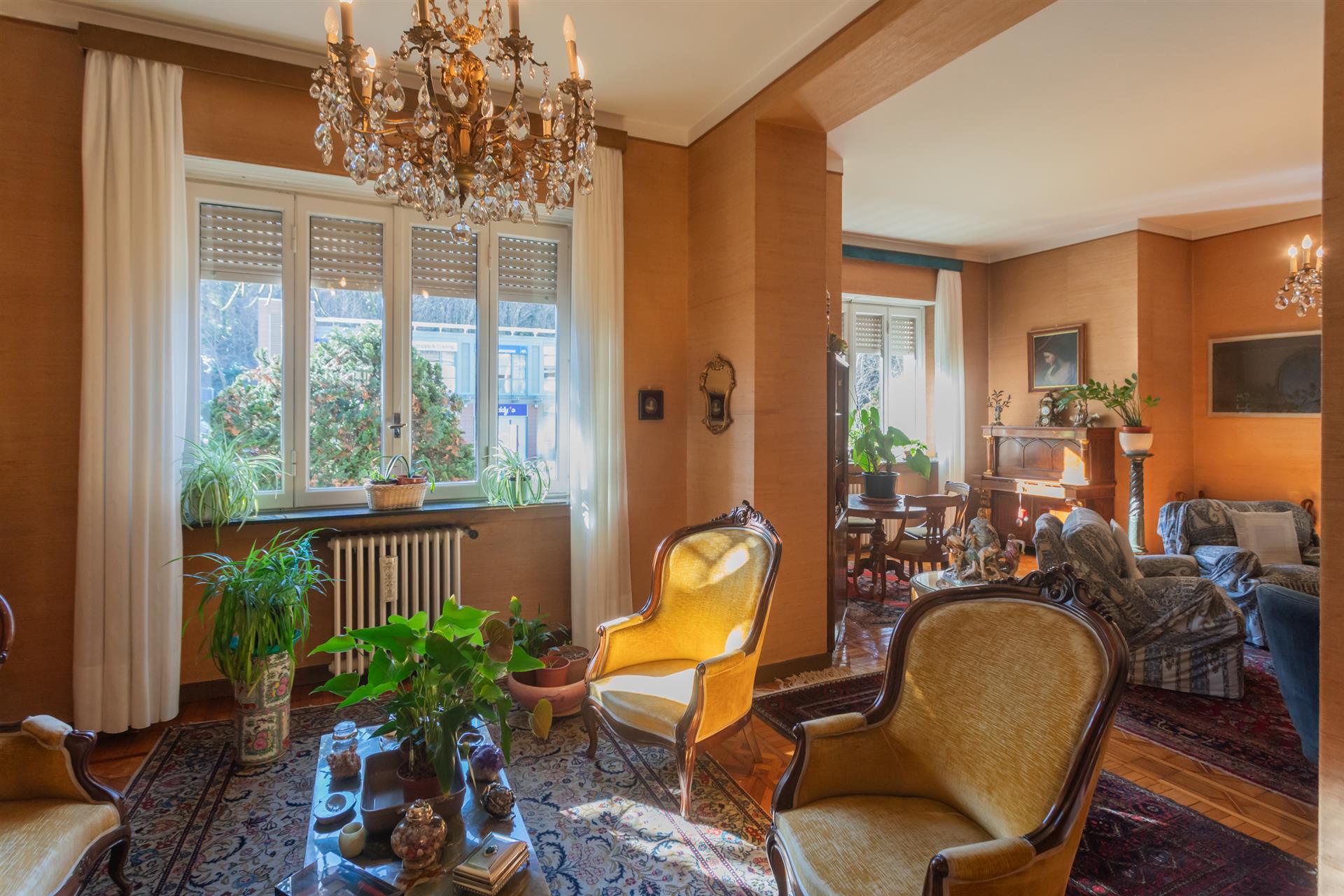  Prestigeträchtige historische Villa mitten im Grünen, nur wenige Minuten vom Stadtzentrum entfernt