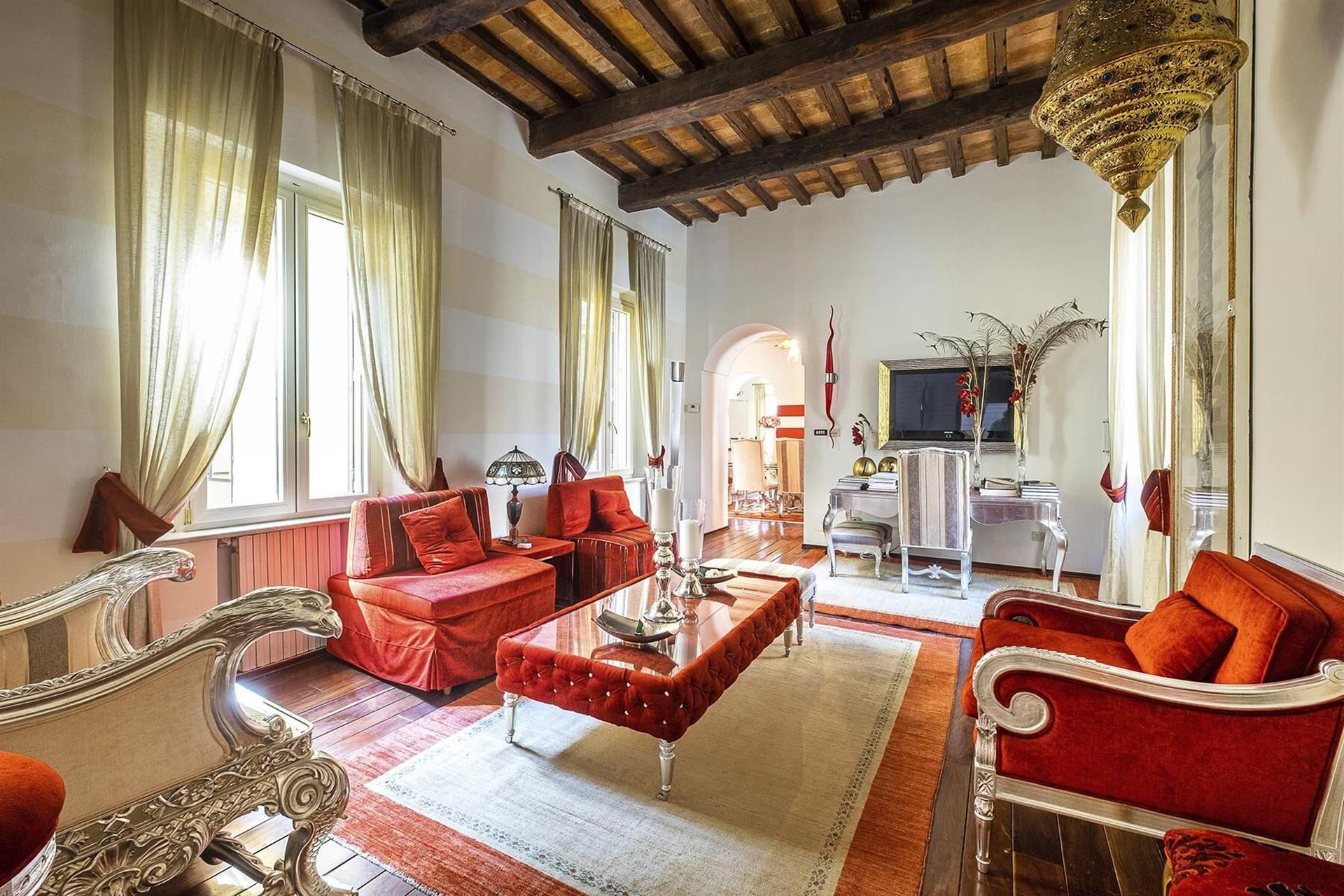 Luxury Apartment In Breathtaking Location In The Heart Of Rome