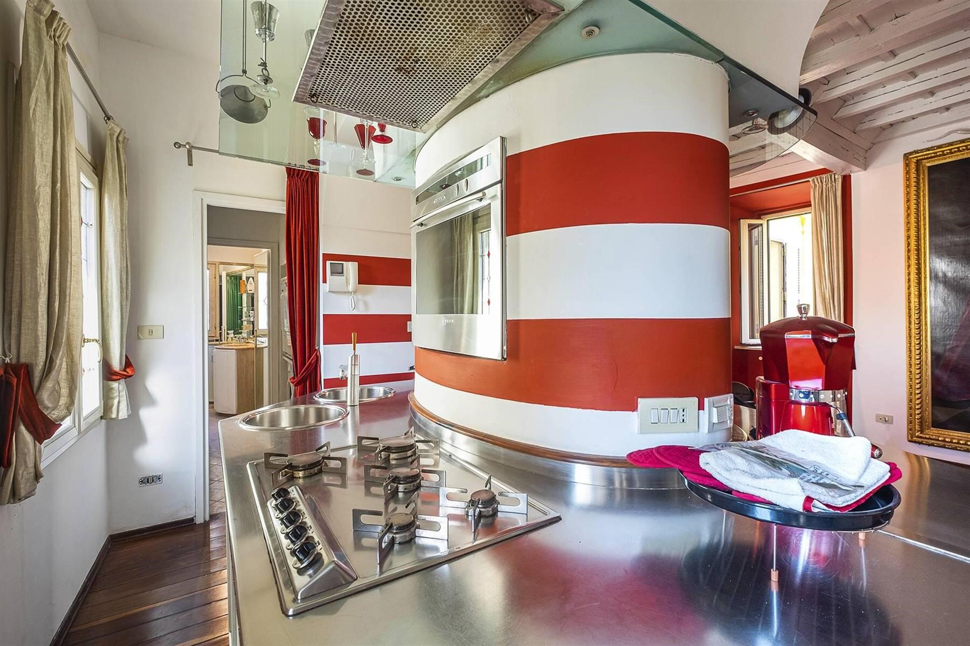Luxury Apartment In Breathtaking Location In The Heart Of Rome