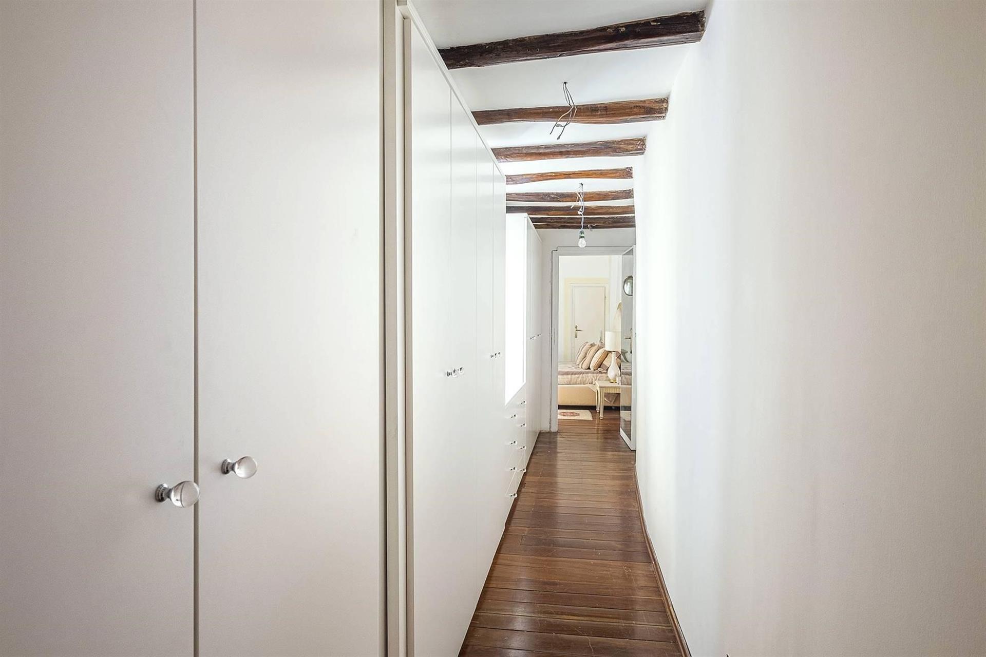 Luxury Apartment In Breathtaking Location In The Heart Of Rome