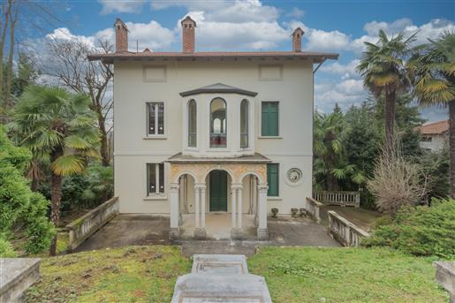 Komplett renovierte Villa in der Gemeinde Monte Rosso