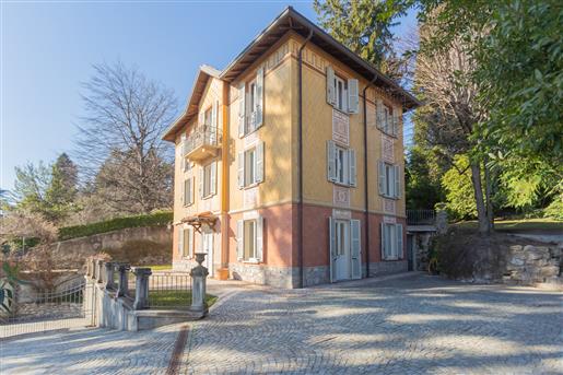 Spectacular renovated villa with private garden and pool in Varese