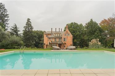 Manoir historique avec piscine privée et parc à Varese