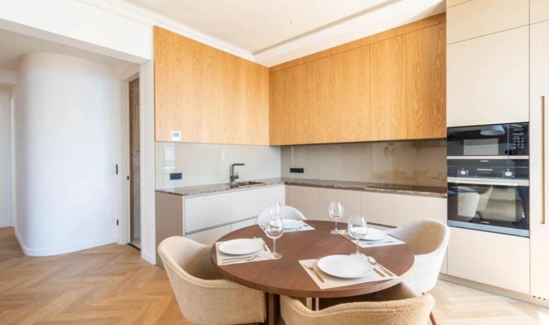 Elegant 3-Room Apartment with Terrace and Stunning Sea Views