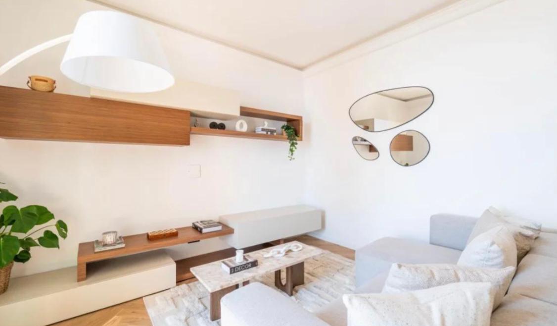 Elegant 3-Room Apartment with Terrace and Stunning Sea Views
