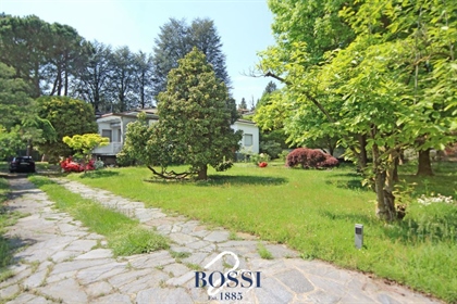 Villa con giardino al Montello di Varese