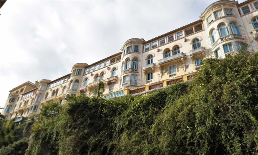 Luxuriously renovated apartment located at the gates of Monaco