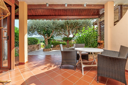 Byt se zahradou jen kousek od moře