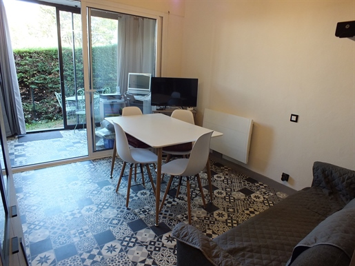 In Barbotan (32), large renovated apartment to buy, 40 m2 garden 1 private parking space