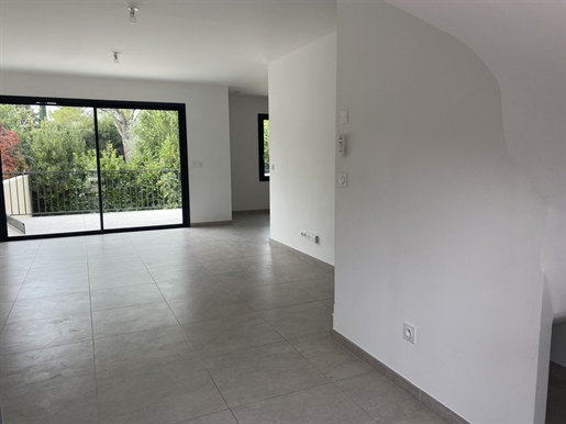 Piolenc, new development, 88.50m2 house with terrace, garage, parking space and garden.