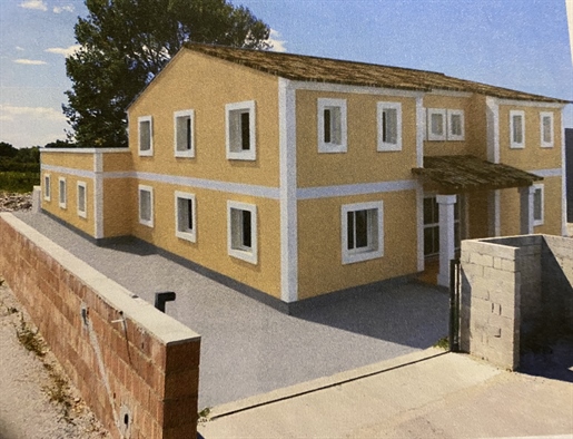Camaret sur Aigues, Professional building of 449.61m2 with accommodation on land of 1330m2