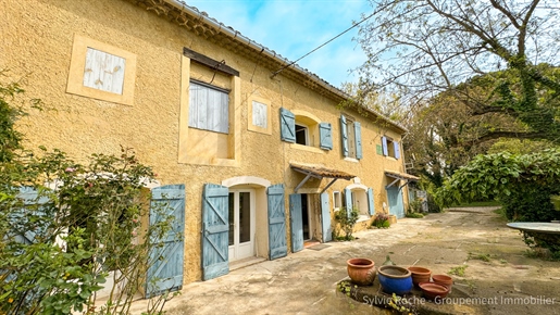 Caderousse, 5 minutes from the A7/A9 Orange interchange, 30 minutes from Avignon Tgv station Mas Mit