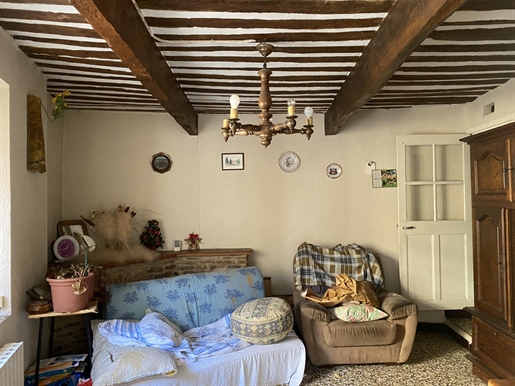 Piolenc, village center, 85m2 house with terrace and attic of approximately 56m2 suitable for conver