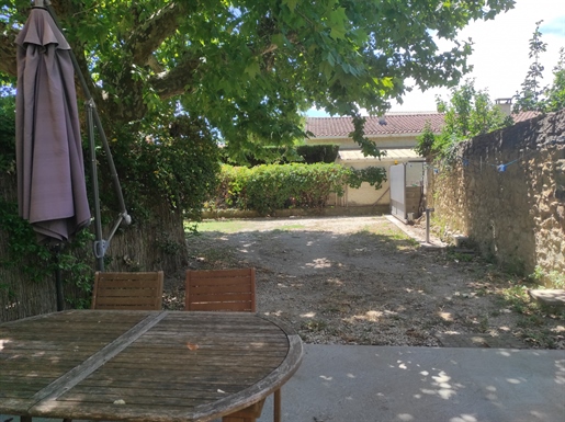 Caderousse, 5 minutes from the A7/A9 Orange interchange, 30 minutes from Avignon Tgv station, part o