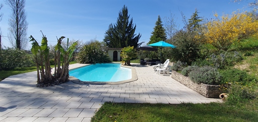 Quiet Marmande, property with swimming pool