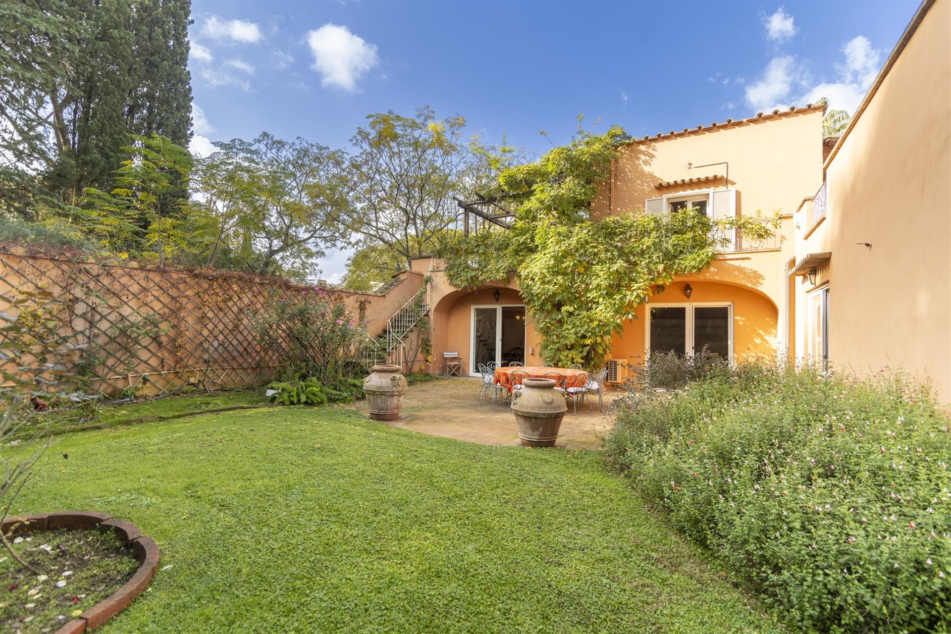 Purchase: Luxury property (00178)