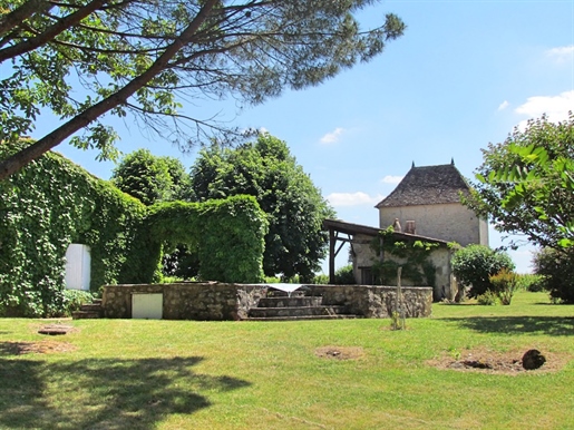 Fully equipped Vineyard Property with Main House, Two Gites, and Pool