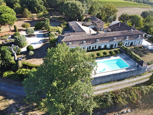 Casa señorial en Dordoña - Chartreuse histórico, con casa de huéspedes, 2 piscinas y 11 hectáreas